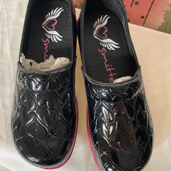 Smitten patent leather heartthrob slip resistant clog Sz 36 - Picture 3 of 9